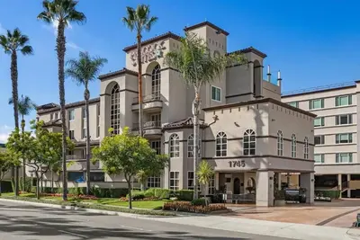 Image de 1 Bedroom Suite @ Peacock Suites April 5th - 12th. Enjoy Disney land!
