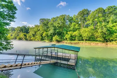 Image de Deck & Gas Grill: Riverfront Home in Heber Springs