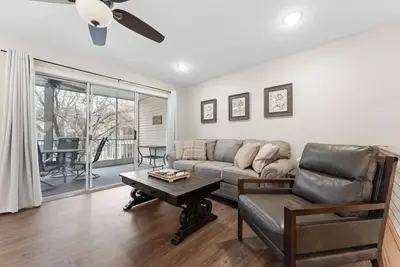 Image de Recently Updated 2 Bedroom Condo in Pointe Royale Golf Village with King Beds