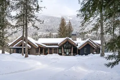 Image de New Mountain Lake Chalet: Secluded Chalet - March Break Special