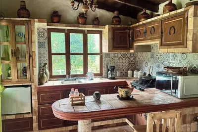 Image de Slim's cabin with stream on the banks of Orizaba
