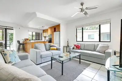 Image de Ocean Spray- Beachfront Retreat with Ocean Views, Jacuzzi & Pool