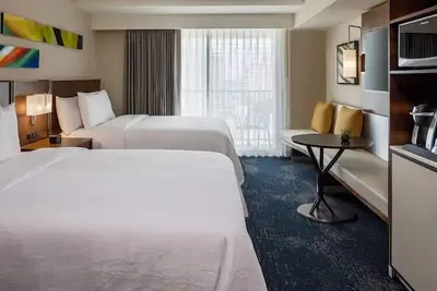 Image de Tropical Getaway at Hilton Garden – Partial Ocean Views & Walk to Waikiki Beach!