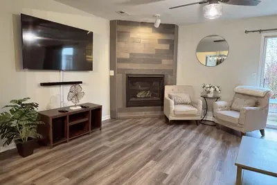 Image de Charming 2-bedroom apartment in fabulous Lee's Summit Downtown