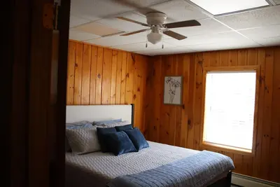 Image de Spacious & cozy 3-bdrm apt in the Western Mountains of Maine no cleaning fee!