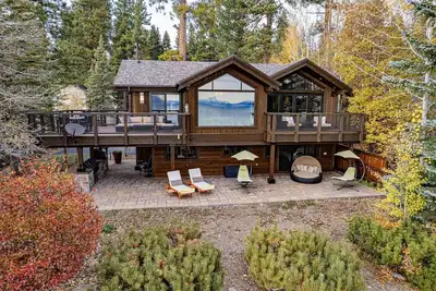 Image de Aqua Vista Lakefront Estate by Tahoe Getaways - 6 Br in Carnelian Bay w Buoy, Pier & Game Room