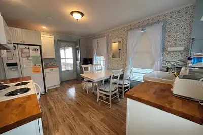 Image de Fabulous 4-bedroom vacation home with big porch overlooking the ocean