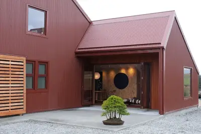 Image de Beautiful architecturally designed Home in beautiful, Lake Ohau.