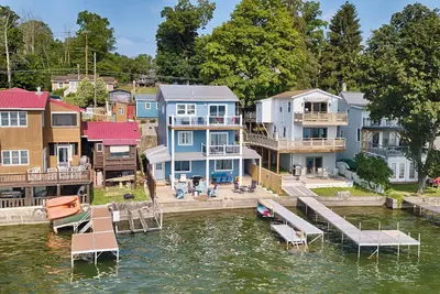 Image de My Blue Heaven: Pet Friendly + Lakeside + Game Room!