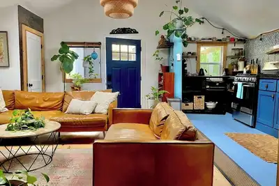 Image de Charming Back House. Free Bikes. Tesla Charger