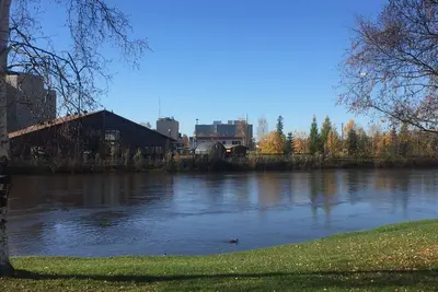 Image de Riverfront, super convenient, walk to cultural/dining centers, well kept, comfy