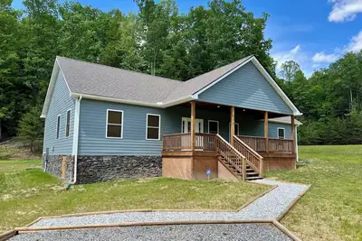 Image de Cozy 3 Br Cabin with Pond on 3 acres / New River Gorge / Summersville Lake