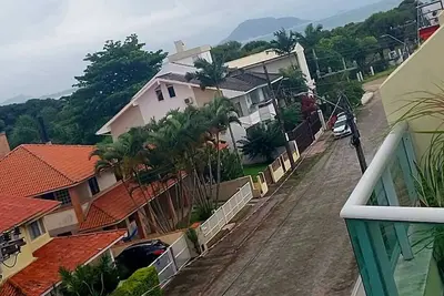 Image de Cozy penthouse in Barra da Lagoa - 200m from the beach.