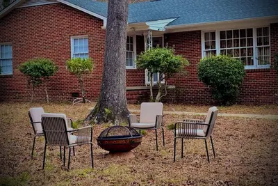 Image de Cozy 3-bedroom house in wonderful Chapel Hill with Ac, google fiber WiFi