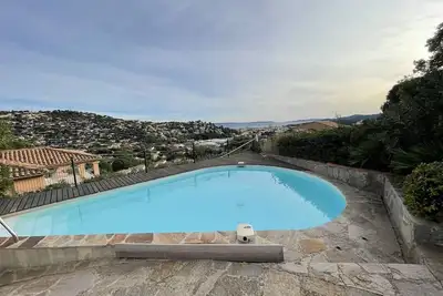 Image de Bas De Villa Acces Independant Et Piscine A Bormes Les Mimosas