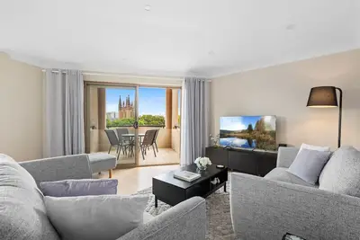 Image de Stylish 2-Bed Camperdown Apartment with Balcony