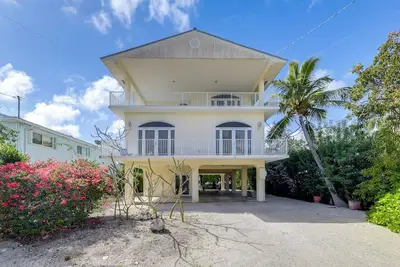 Image de Spacious Canal-Front Home: Florida Keys Gem