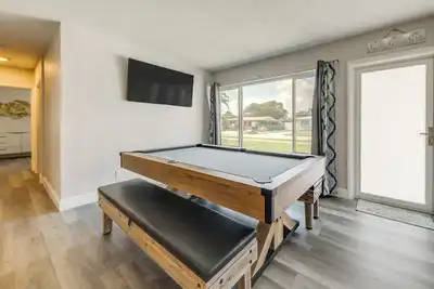 Image de 1 Mi to Ocean: Home w/ Yard in Boynton Beach!