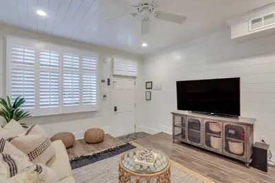 Image de Steps to King|Sleeps 7|2 Units