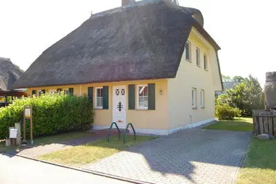 Image de Vacation home \"Unterm Reetdach\" - semi-detached house approx. 70 m² for 2-5 persons