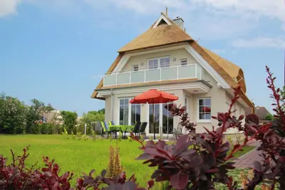 Image de Vacation home \"Up de Wisch\" - approx. 110 m² for 2-6 persons with sauna and fireplace