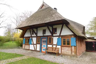 Image de Vacation home \"Haus zum Kiel\" - thatched roof house approx. 150 m² living space for 2-4 persons