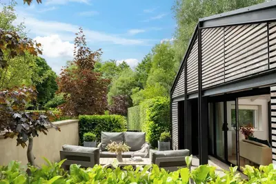 Image de Pond Lodge - Hot Tub Stay with Views & Log Burner