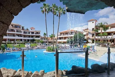 Image de Penthouse avec grande terrasse et piscine