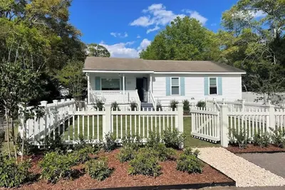 Image de ✰ Charming 4br ✰ Heart of Old Village!