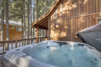 Image de Escape to Modern Mountain Escape, a beautifully remodeled retreat in Tahoe Donner, Truckee.