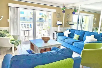 Image de Spanish Trace 225 Stylish Oceanview Condo with Pool Access