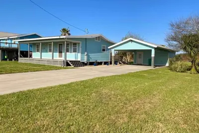 Image de Boat Parking, Huge yard, 3 bedrooms, 2 baths, Close to Fishing and the Beach