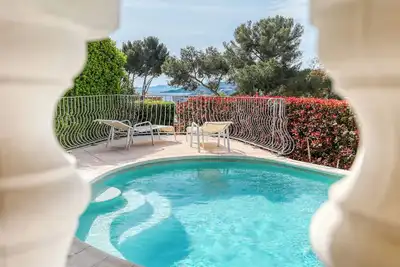 Image de Vacances en famille: maison avec piscine & vue mer