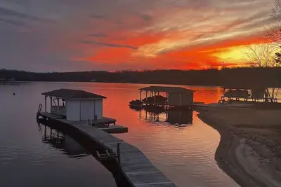 Image de New Lakefront Home, Joan's Point Lake Anna