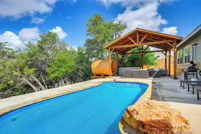 Image de Private Pool | Fire Pit | Hot Tub & Sauna!