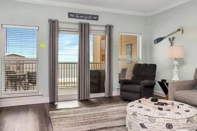 Image de ☀️Steps to Beach, Gulf Views-Covered Parking-Paradise Shores 305☀️