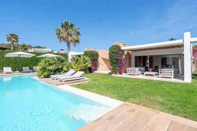 Image de Villa de luxe avec vue sur la mer, sur la plage de Cala Conta