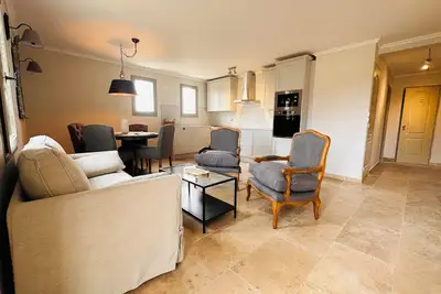 Image de 3 Chambres, 3 Salles de Bain avec terrasse - proche de Lourmarin - Appartement 5