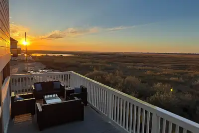 Image de Charming & quiet home 2 mins from beach-sleeps 6 plus Rv hookup! Family getaway!