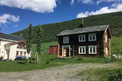 Image de Old log cabin from 1830 with soul.