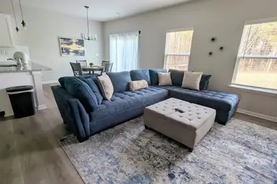 Image de 3-bedroom townhome in delightful Huntersville w Ac, WiFi Near Birkdale Village