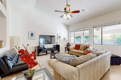 Image de Scottsdale Oasis – Poolside Paradise Near Golf, Shopping & Freeways!