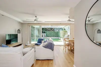 Image de Cremorne Garden Oasis A Flawless Harbourside Home
