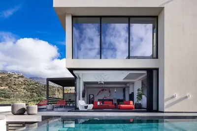 Image de Luxury Villa w Bbq, Pool & Steps to the Beach