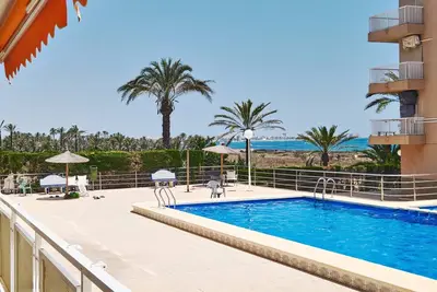 Image de Appartement avec 2 chambres, Wi-Fi, climatisation, vue sur la mer, piscine et garage
