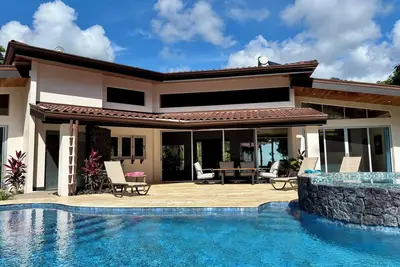 Image de Stunning 2-bedroom house in Uvita with infinity pool, Ac, WiFi, 4x4 is necessary