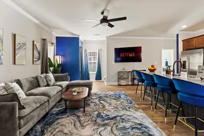 Image de Clean & Stylish Athens Stay | 2 king beds | Near Uga