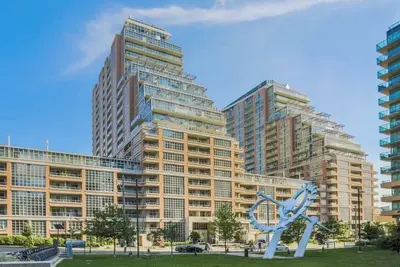 Image de Stunning Chic Condo with Pool + Gym + Free Parking