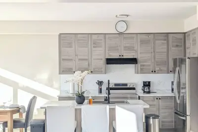 Image de 3 bedroom 1 office 4 beds and 2. 5 baths.
