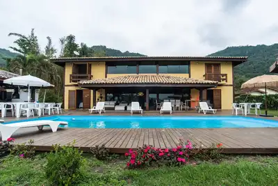 Image de Beautiful luxurious beachfront house on Praia da Fortaleza in Ubatuba.